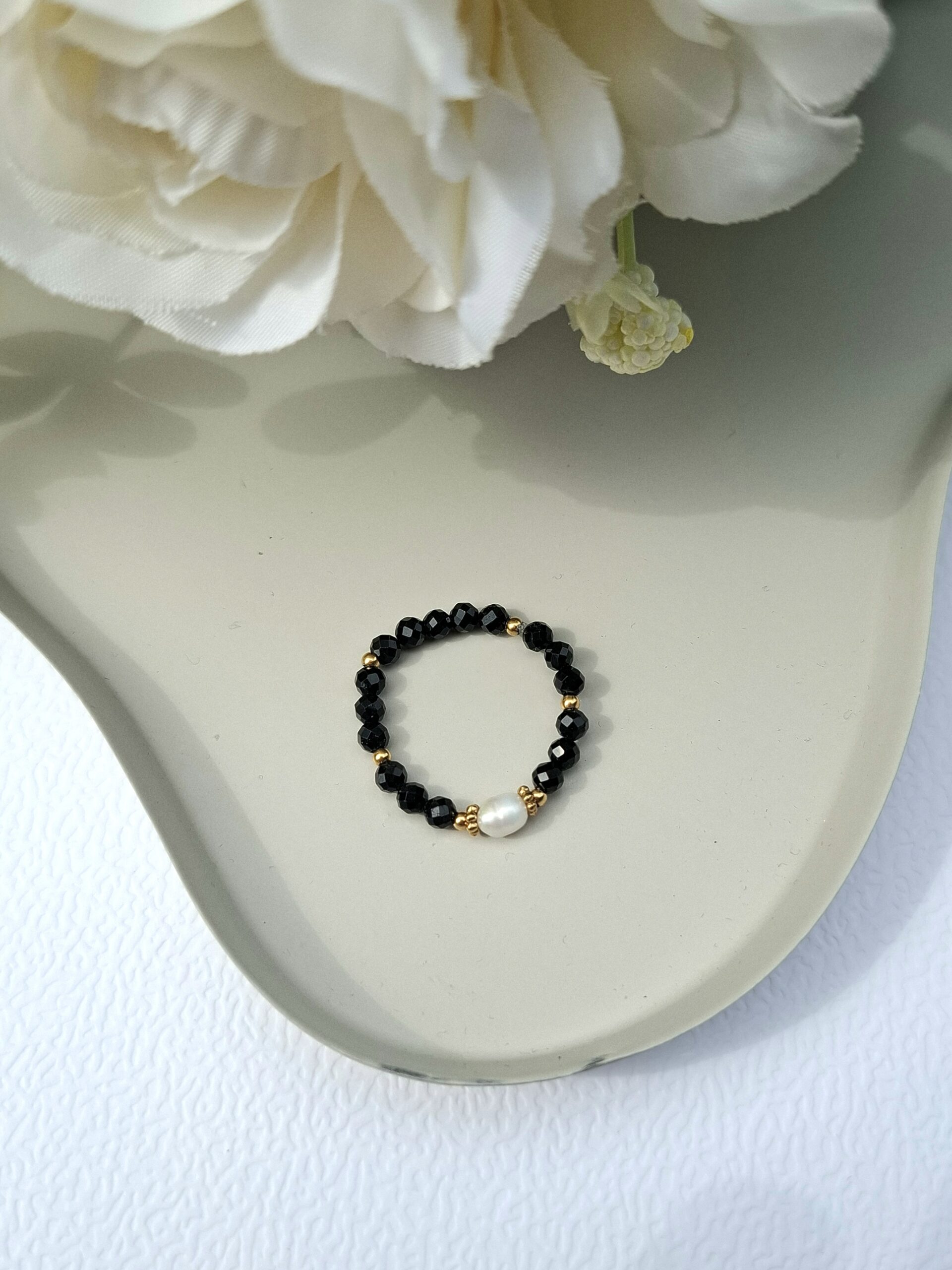 pierścionek spinel i perła słodkowodna pierścionek spinel i perła słodkowodna